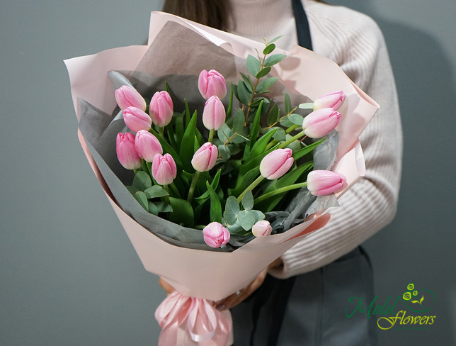 Букет из розовых тюльпанов Фото